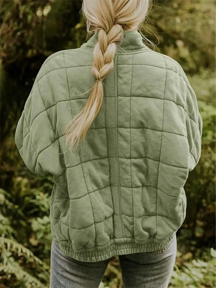 Veste femme matelassée, coupe moderne, offrant un confort optimal pour l'automne.