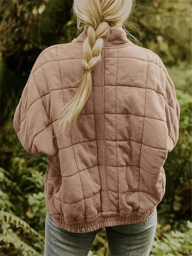 Veste matelassée femme, conçue pour l'élégance et le bien-être durant l'automne.