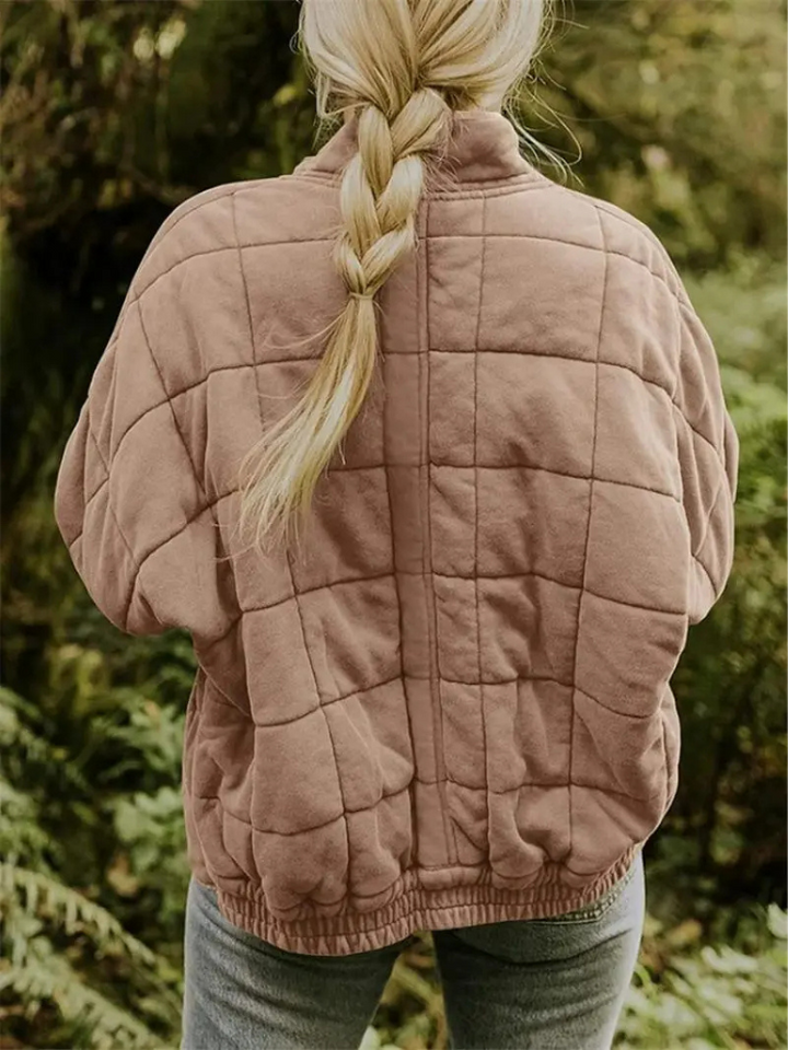 Veste matelassée femme, conçue pour l'élégance et le bien-être durant l'automne.