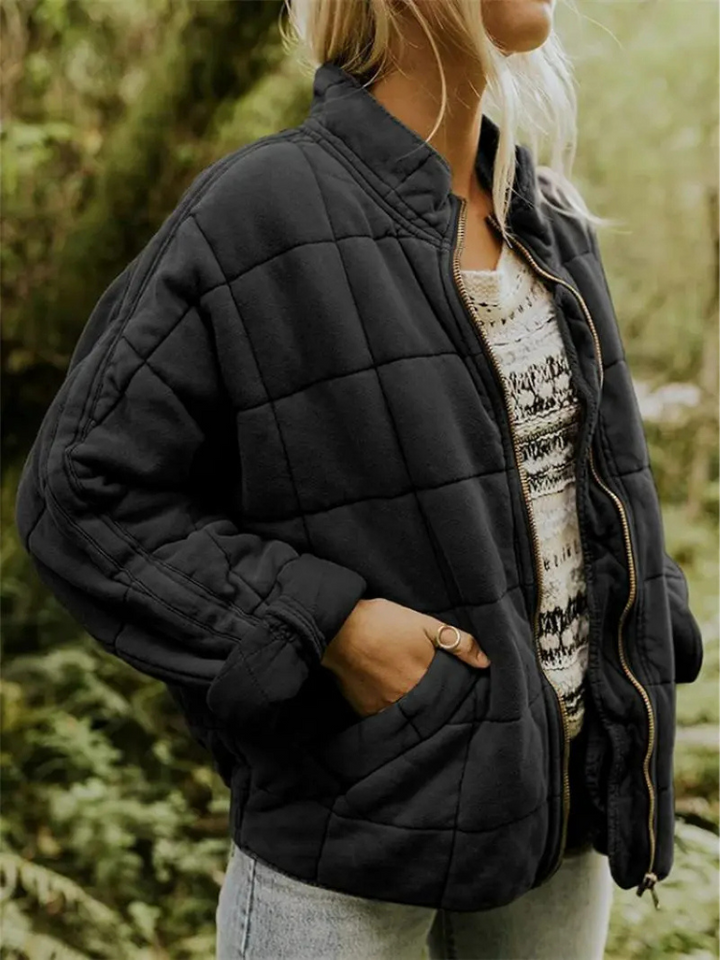 Veste mi-saison femme, matelassée, alliant style et chaleur légère pour l'automne.