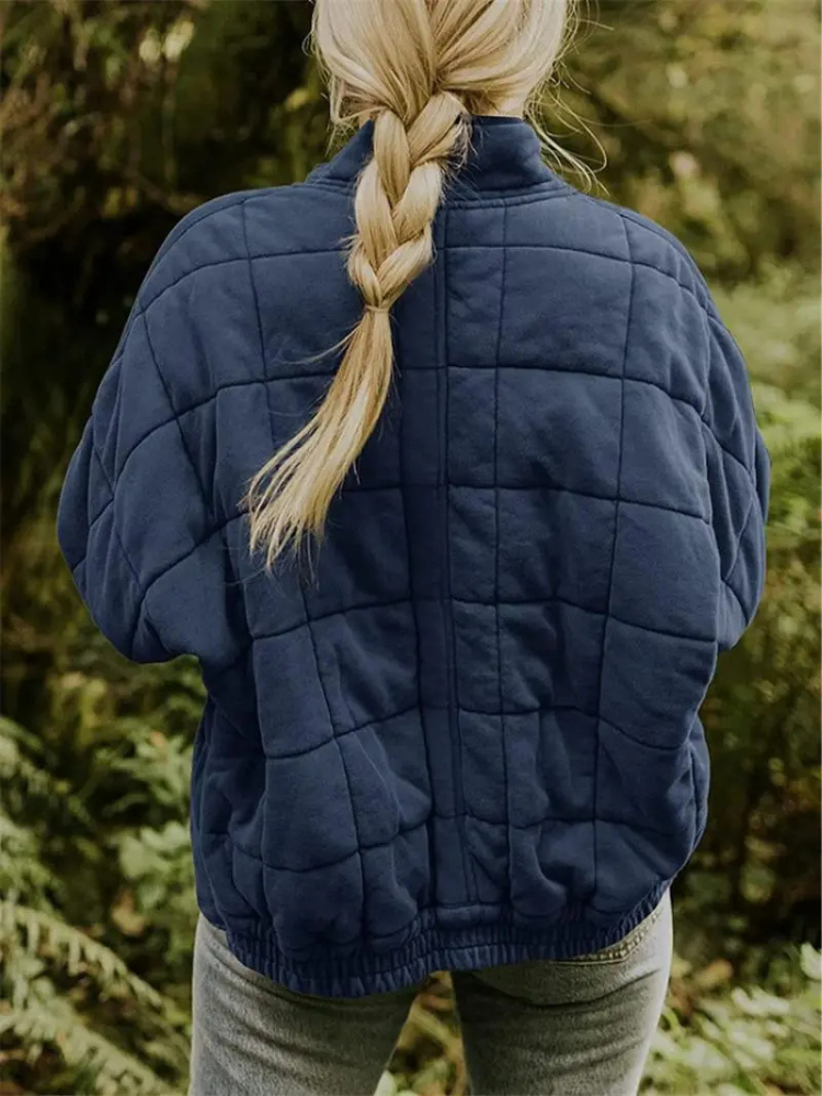 Veste d'automne femme matelassée, design moderne et confort absolu.