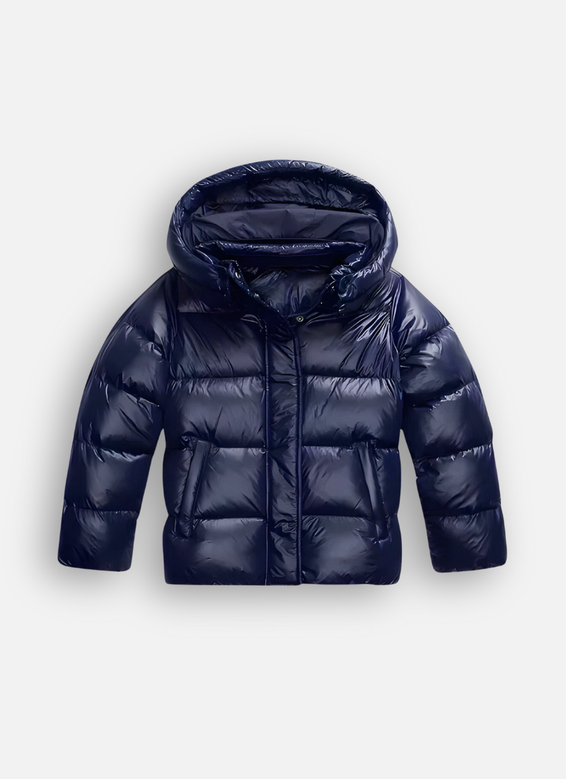 Doudoune matelassée femme moderne et élégante, coupe ajustée, parfaite pour un look décontracté d'hiver.