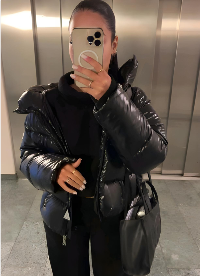 Veste doudoune femme légère, coupe slim, pour un confort optimal en hiver. Style moderne et polyvalent.