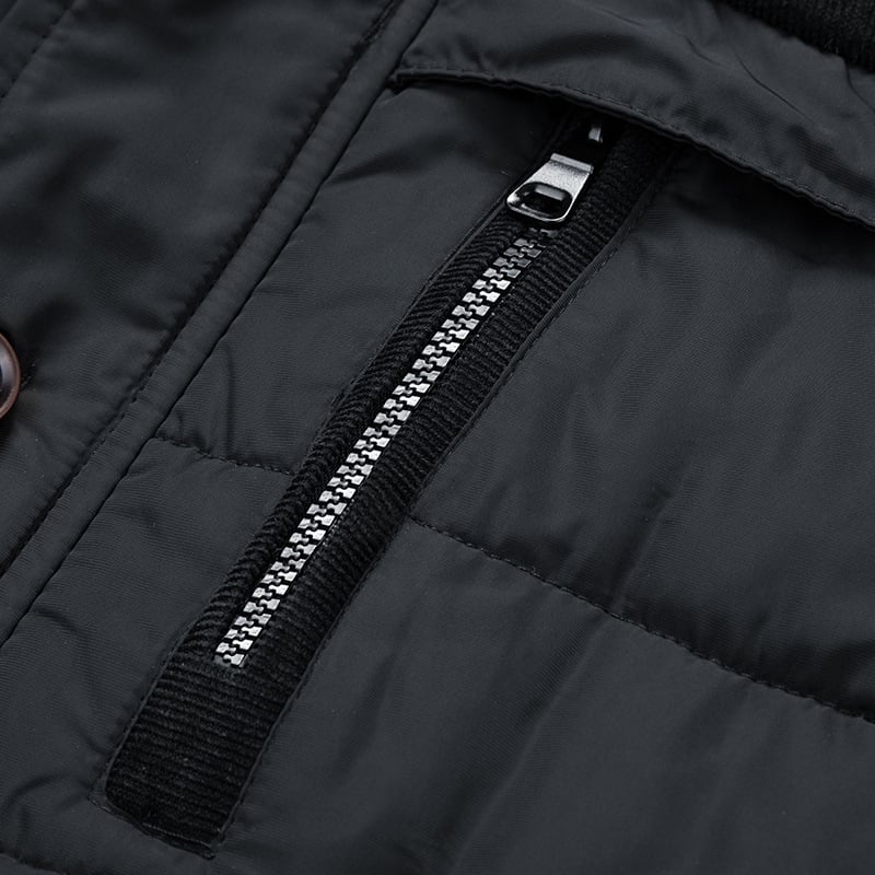 Dos d'une veste d'isolation thermique matelassée pour homme, conçue pour le confort hivernal et le froid.