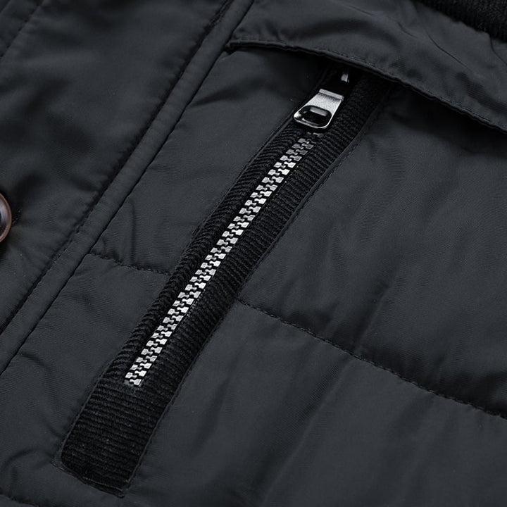 Dos d'une veste d'isolation thermique matelassée pour homme, conçue pour le confort hivernal et le froid.