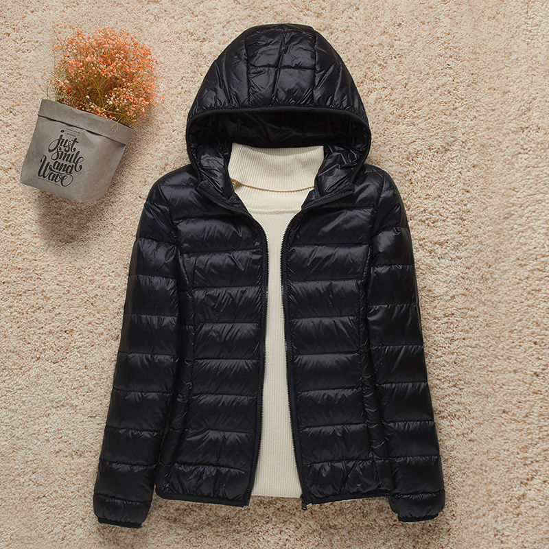 Détail texture matelassée fine de la veste femme, douce et légère pour confort mode.
