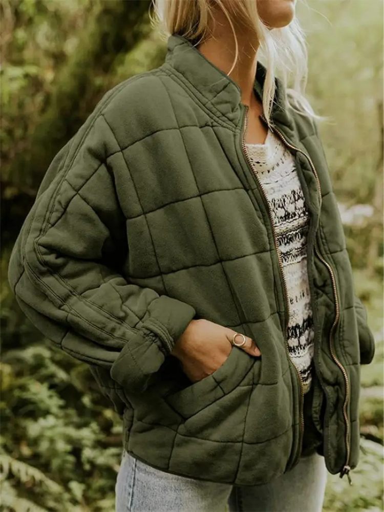 "Veste matelassée élégante pour femmes automne, coupe flatteuse, finition mate, couleurs variées."