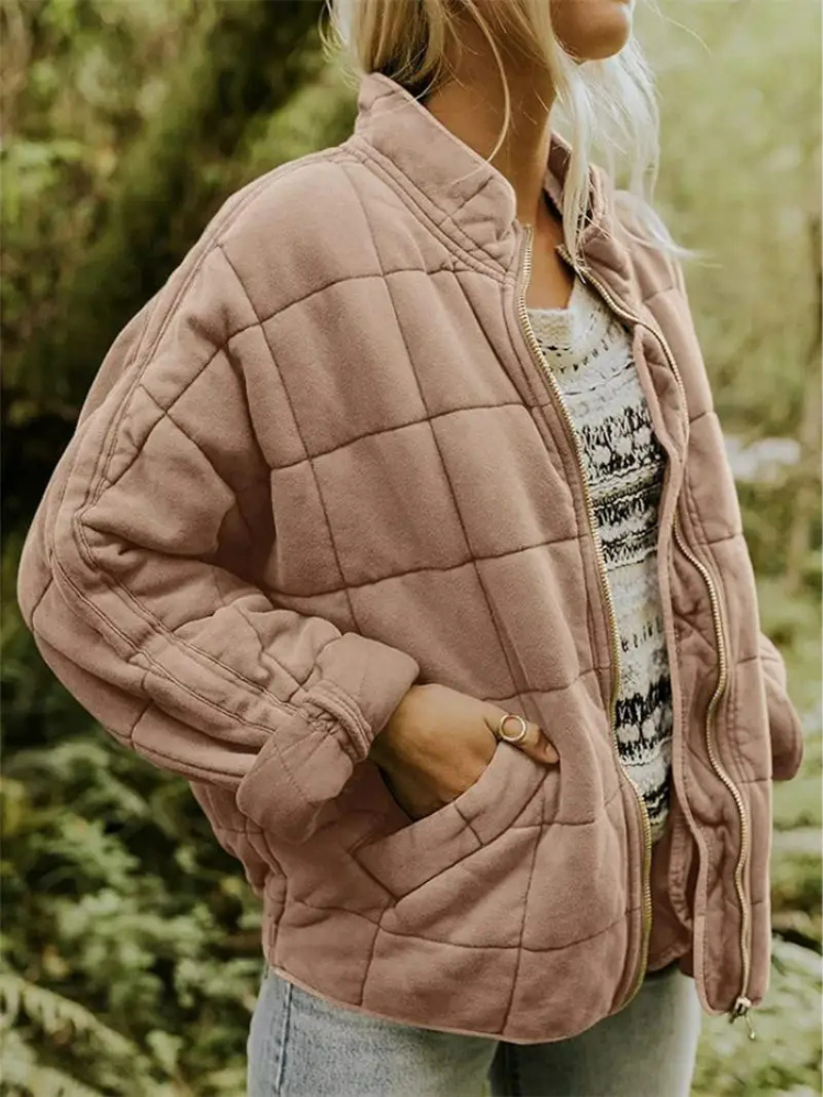 "Veste matelassée élégante pour femmes automne, coupe flatteuse, finition mate, couleurs variées."
