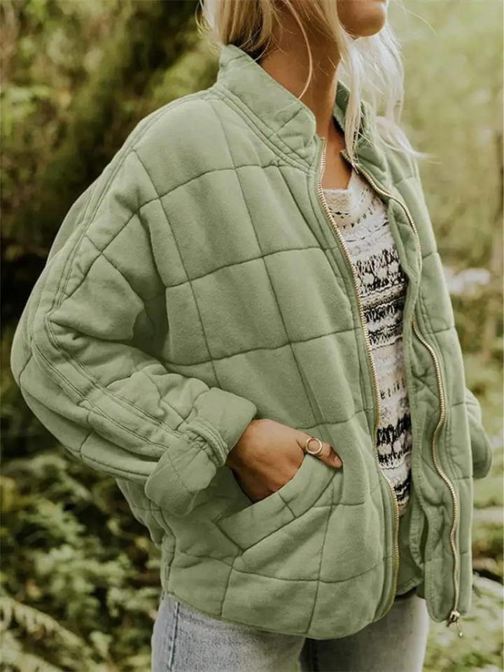 "Veste matelassée élégante pour femmes automne, coupe flatteuse, finition mate, couleurs variées."