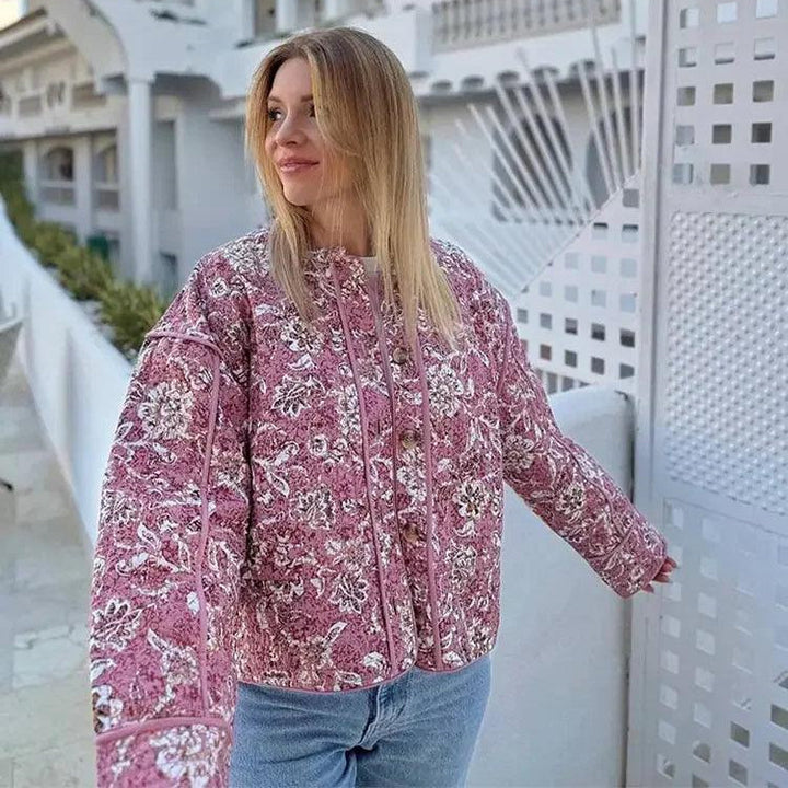 Veste matelassée femme, imprimé floral bohème, coupe ample et confortable. Idéale pour l'automne.