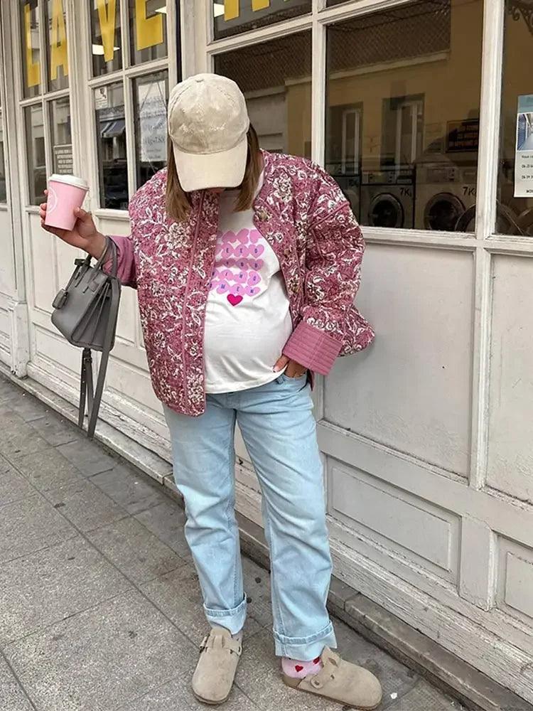 Veste matelassée femme, imprimé floral bohème, coupe ample et confortable. Idéale pour l'automne.