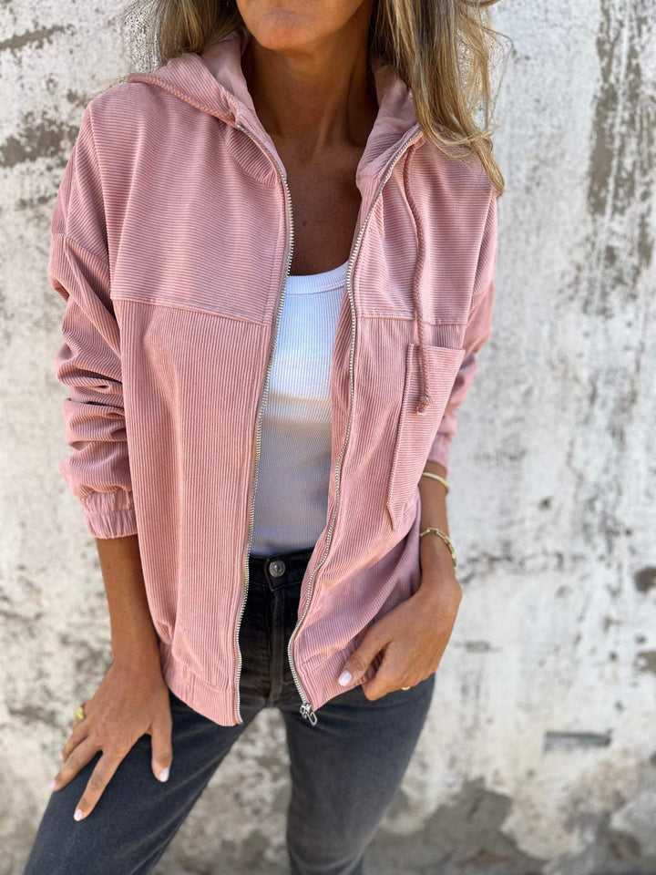 Veste mi-saison femme, velours côtelé, coupe chic et décontractée.  Tissu doux et confortable.