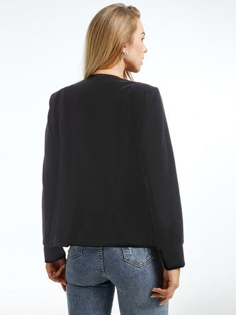 Veste officier femme, coupe cintrée, boutons métalliques.  Elégance et style militaire chic.