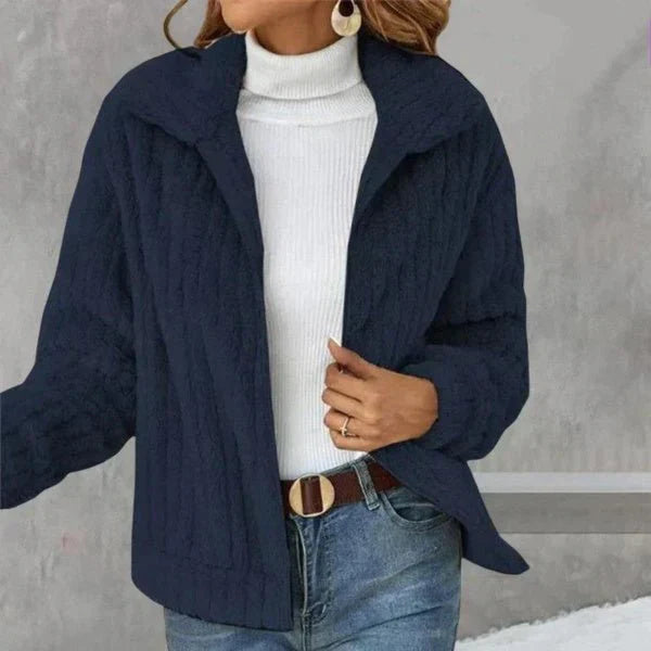 Veste polaire chaude femme, coupe confortable et élégante. Idéale pour l'hiver.