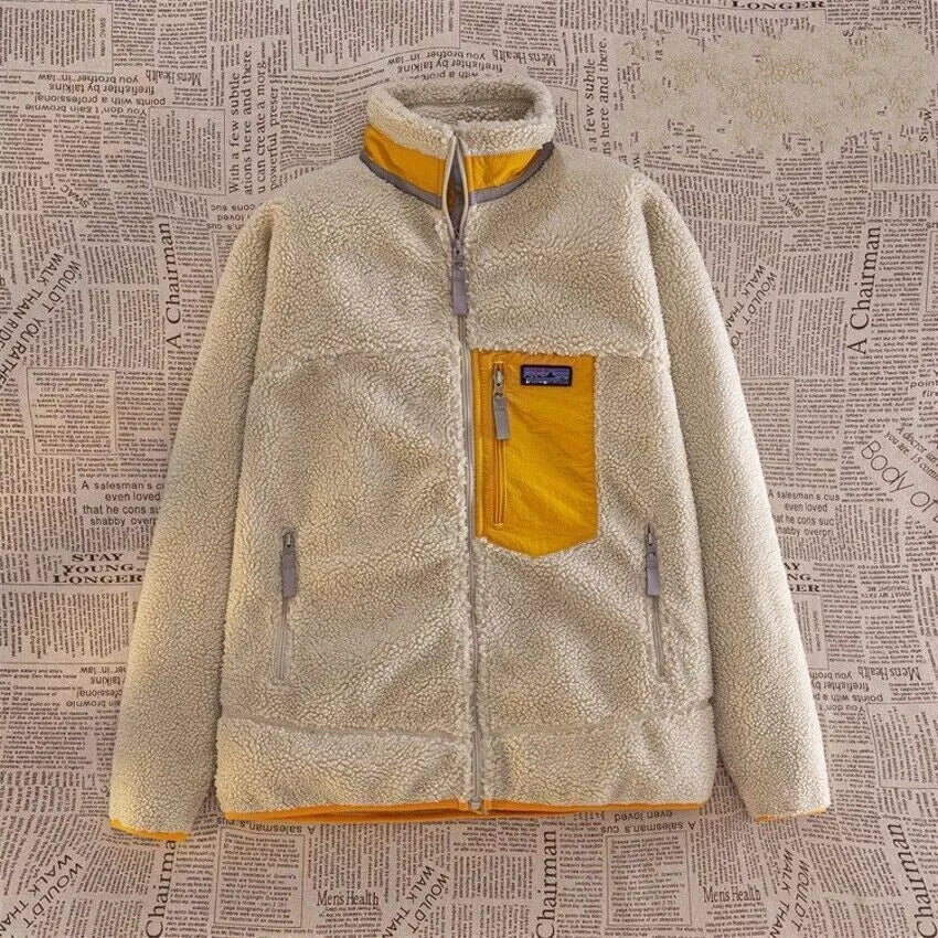 Veste polaire homme, col montant zippé, laine chaude.  Coupe classique.