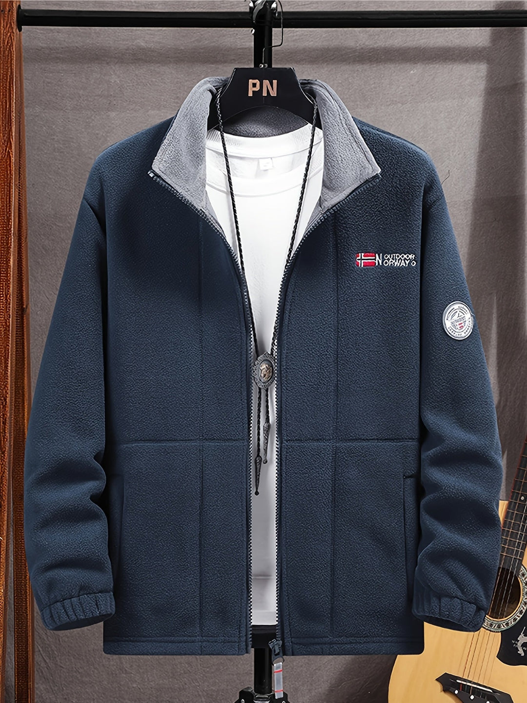 Veste de randonnée homme en polaire, offrant chaleur et confort en hiver