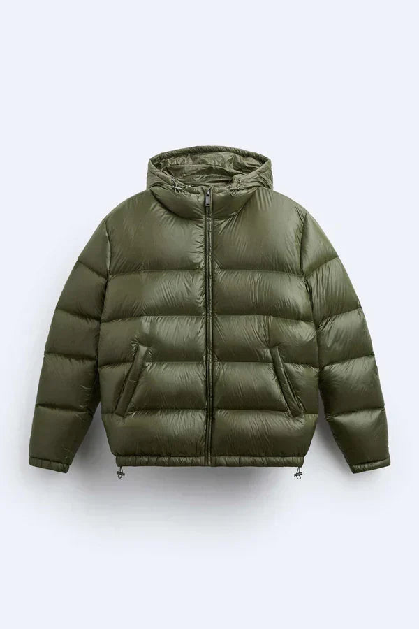 "Veste Puffer imperméable noire, rembourrage isolant, coupe décontractée, parfaite pour activités extérieures sous la pluie."
