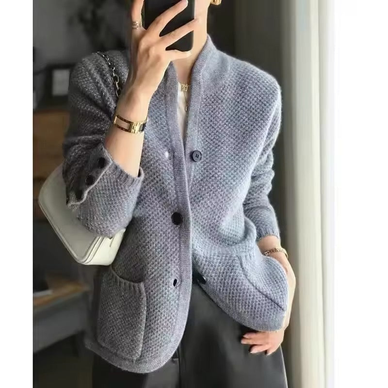 Veste-pull hiver en laine épaisse, chaude et élégante.  Modèle confortable et polyvalent.