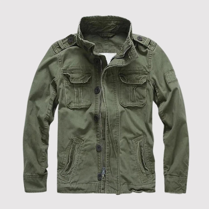 Veste tactique classique pour homme, coupe confortable, nombreuses poches pour une fonctionnalité optimale.