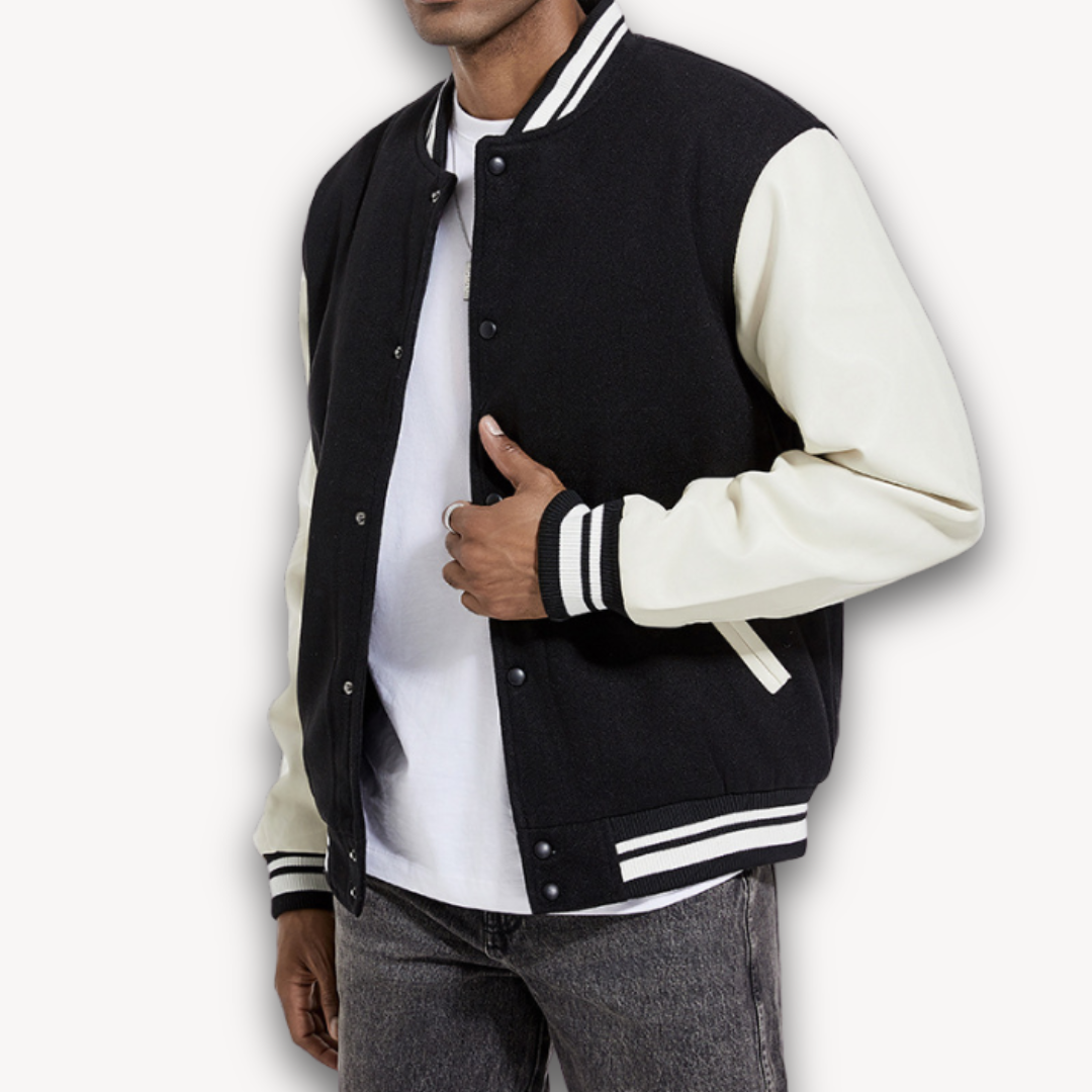 "Veste universitaire homme, manches effet cuir, boutons pression, style décontracté urbain, bord-côtes rayés contrastants."