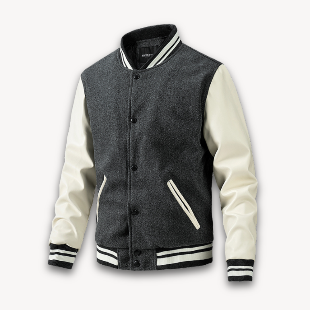 "Veste universitaire homme, manches effet cuir, boutons pression, style décontracté urbain, bord-côtes rayés contrastants."