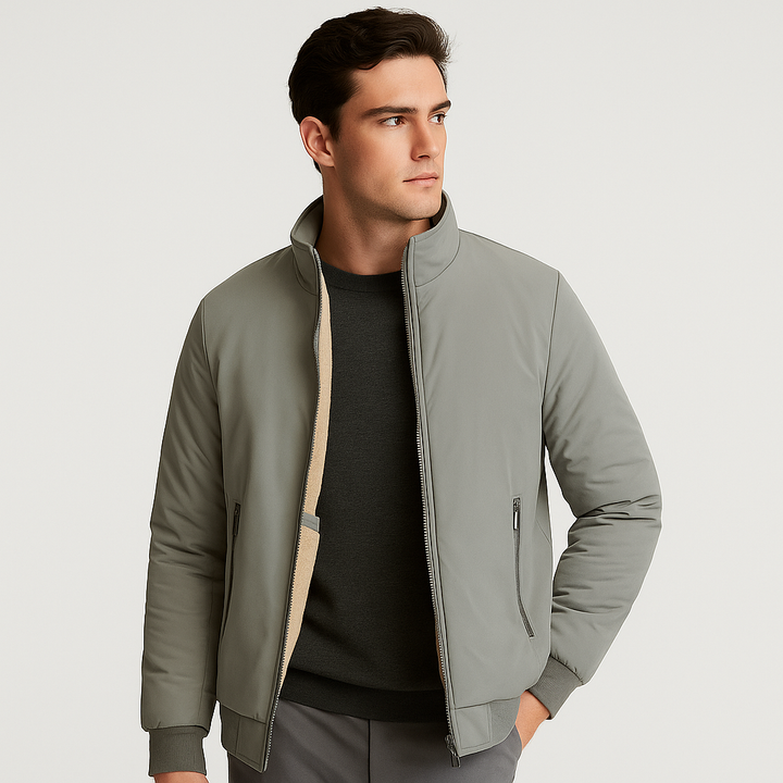 Veste zippée homme moderne pour l'automne-hiver, offrant chaleur et confort décontracté. Idéale pour l'extérieur.