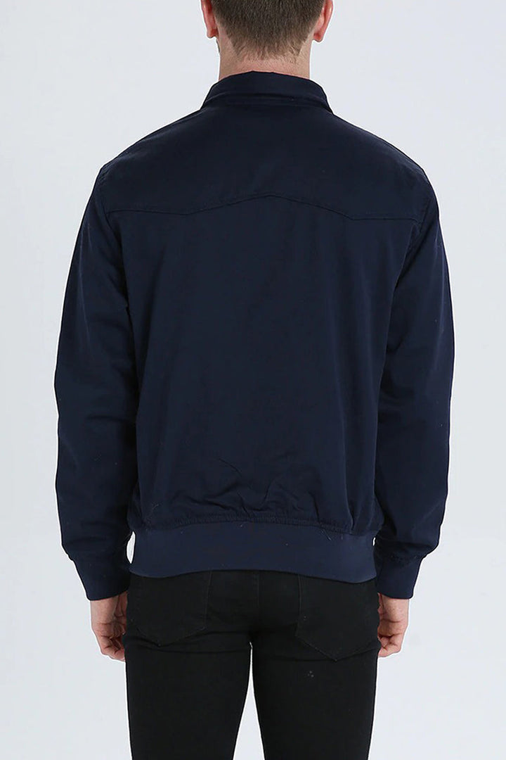 Veste homme beige, isolée, style moderne et élégant pour saisons froides.