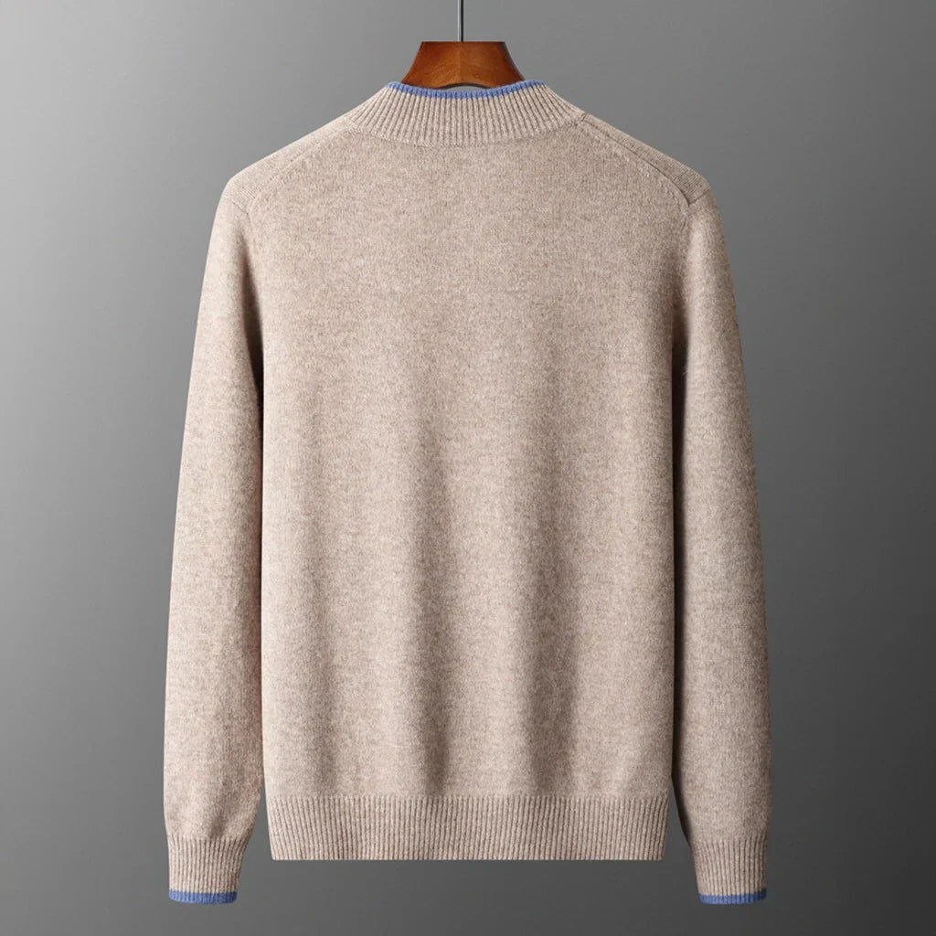 Modèle portant une veste zippée homme grise, associée à un jean. Style casual chic polyvalent.