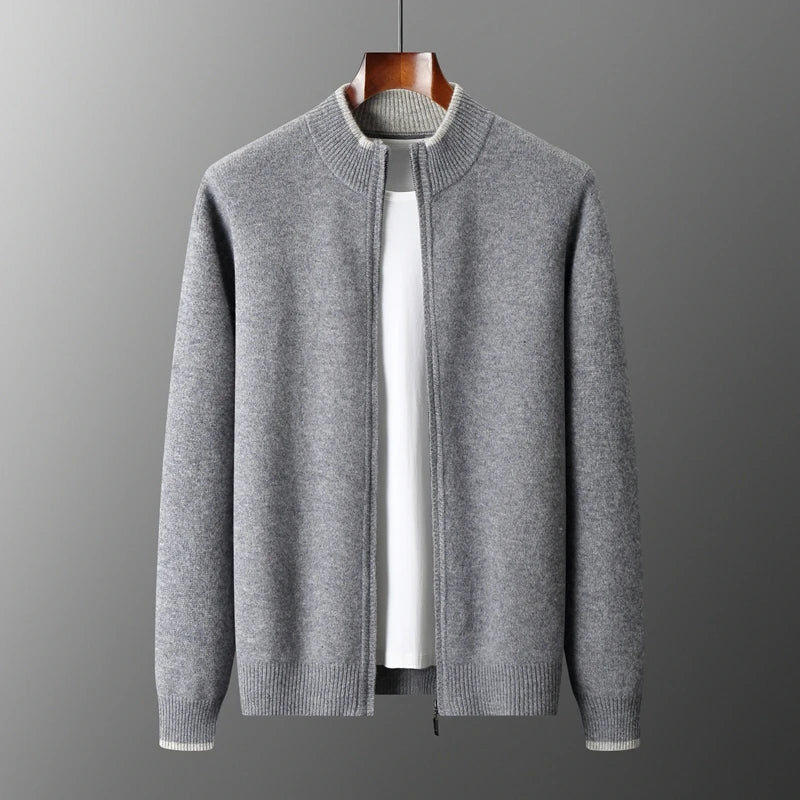 Vêtement homme : veste zippée élégante marron clair, avec poches. Style intemporel et chaleur assurée.
