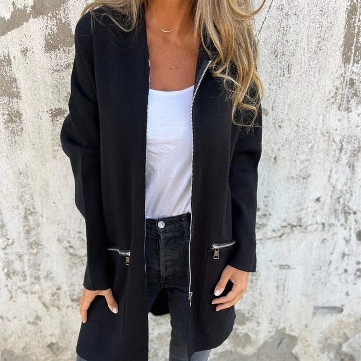 Veste zippée élégante pour femme, idéale au quotidien, alliant confort et style chic. Couleur unie.