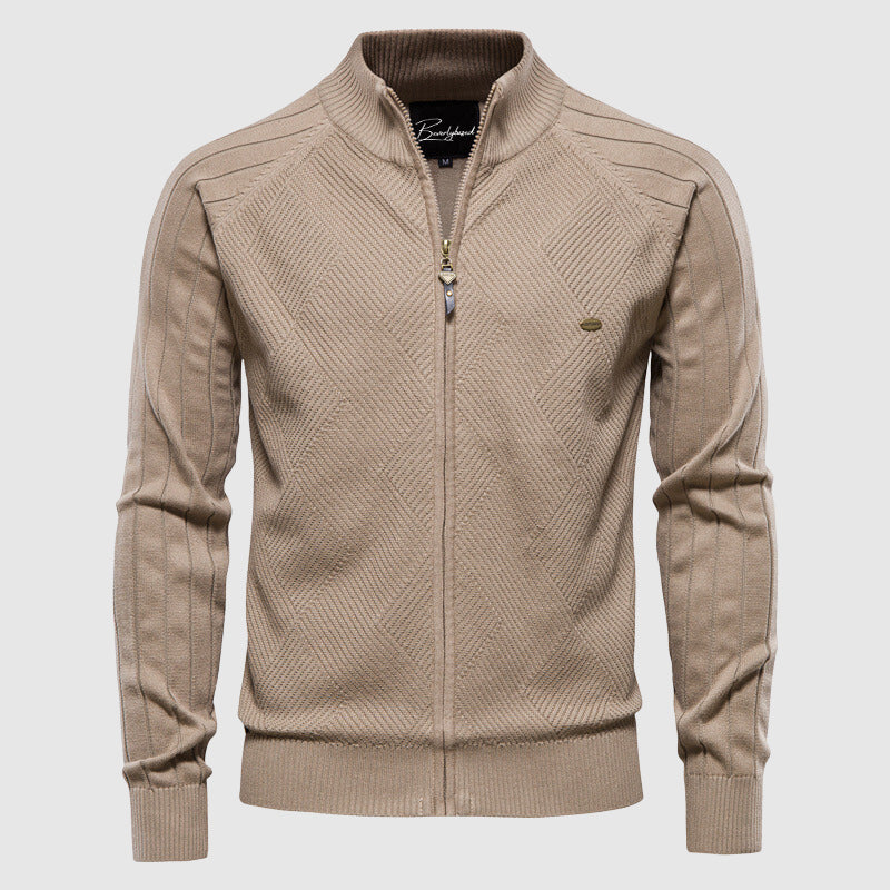 Veste zippée homme, coupe moderne, matière légère.  Idéale ville & montagne.  Poches zippées.