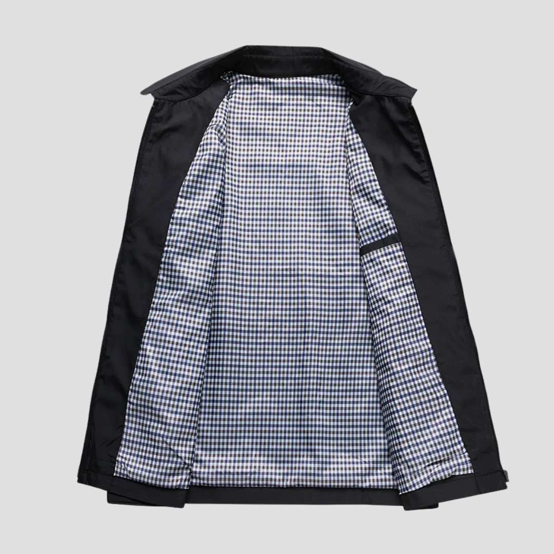 "Veste zippée imperméable homme, style urbain, couleur marine, col pointu, doublure à carreaux, fermetures discrètes."