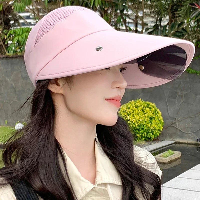 Protection solaire femme avec cette visière ajustable, parfaite pour le sport et l'été en plein air.