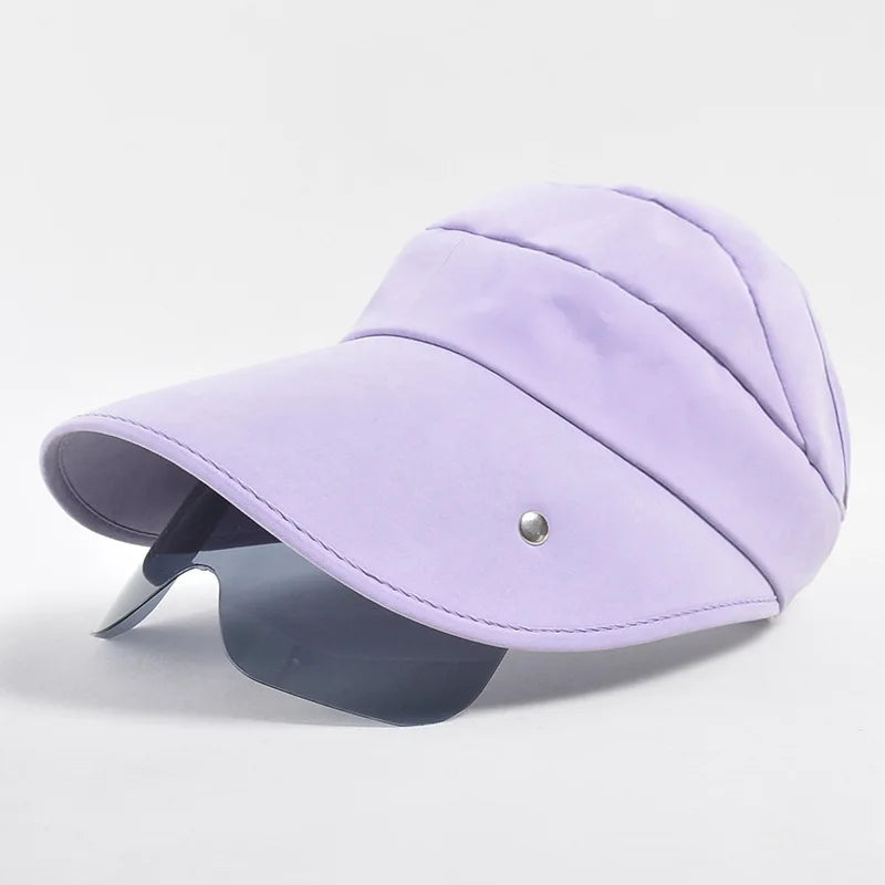 Visière femme élégante et polyvalente, protection solaire pour les activités de plein air et le style estival.