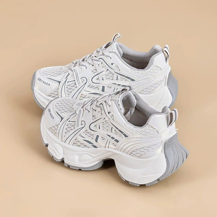 Paire de chaussures de sport femme ultralégères avec un excellent amorti, offrant un confort supérieur pour la marche.