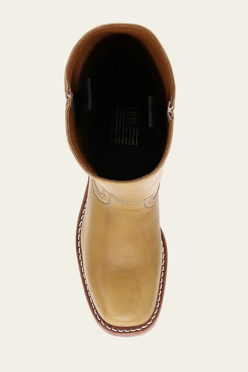 Vue du dessus des bottes montantes femme structurées. Design robuste et élégant pour l'automne.