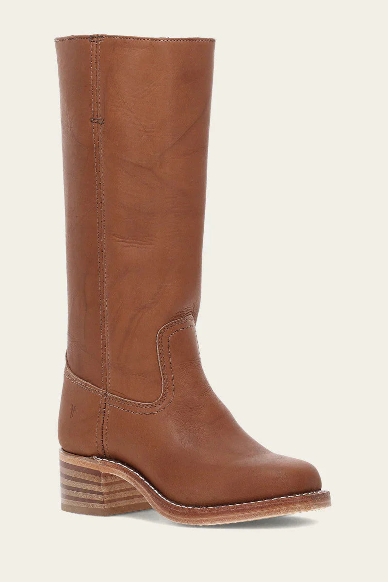 Semelle épaisse des bottes montantes femme structurées. Robustesse et confort pour l'hiver et l'automne.