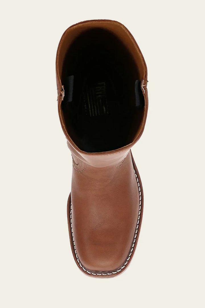 Bottes femme montantes, style authentique et robuste. Chaussures structurées pour l'hiver.