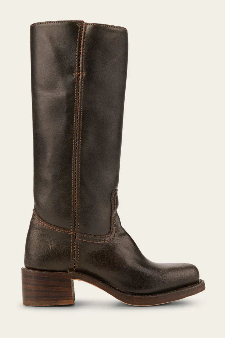 Élégantes bottes montantes femme, structurées et robustes. Confort pour l'hiver et l'automne.