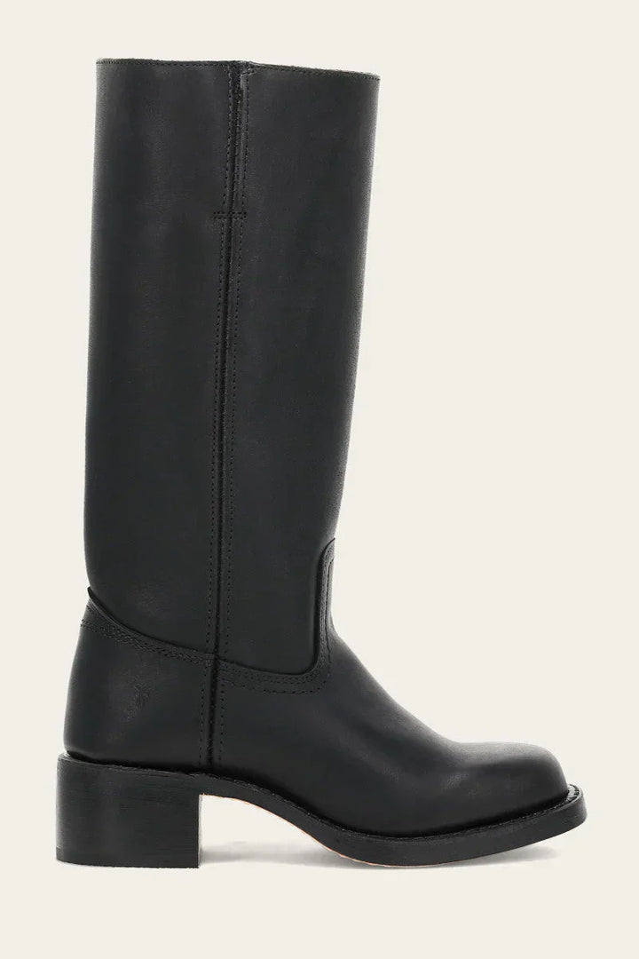 Bottes montantes femme robustes, structurées pour un style unique. Chaussures élégantes hiver.