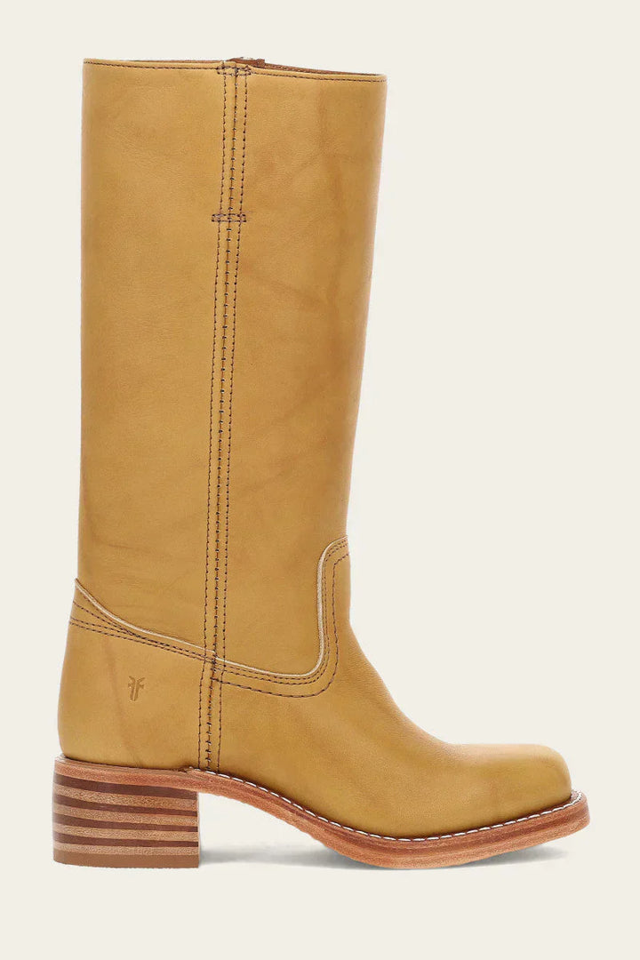 Confort et élégance avec ces bottes montantes structurées femme, robustes pour les saisons froides.