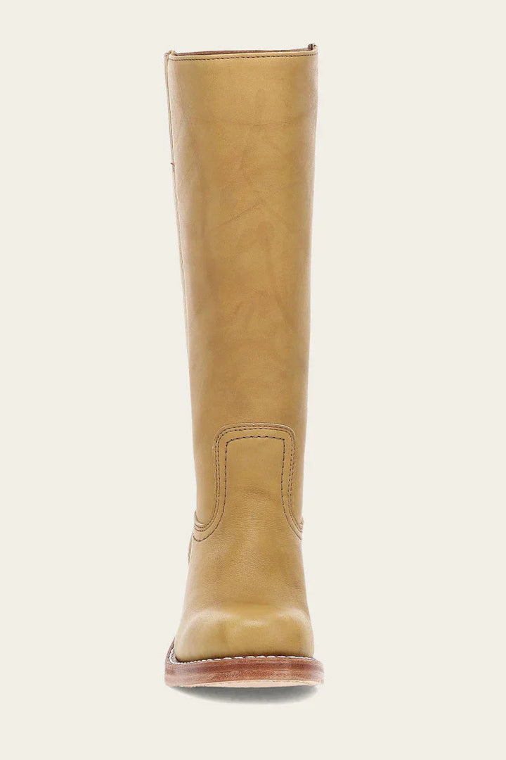 Bottes femme structurées robustes, durabilité et style authentique. Chaussures mode pour l'hiver.